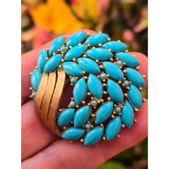 Vintage CROWN TRIFARI Faux TURQUOISE Gold Tone Pin Brooch, 2 inches - Picture 5 of 8